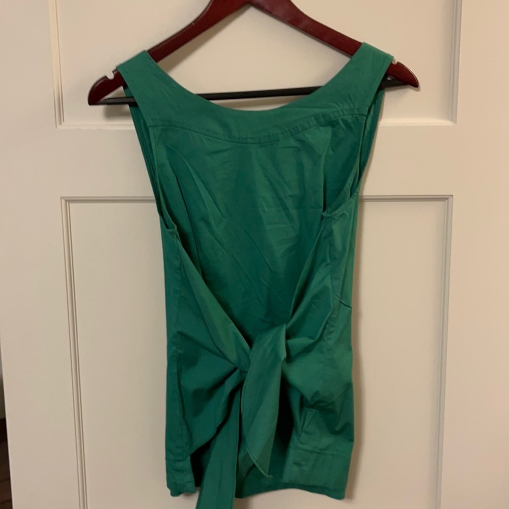 Twist front with zipper in back top